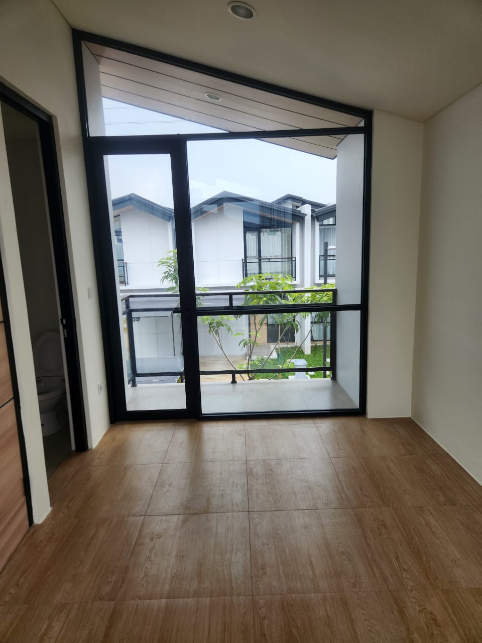 Rumah Disewakan di Cluster Uptown Lippo Cikarang 